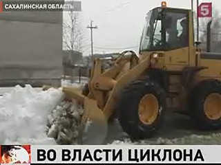 Видеоновость: На юг Сахалинской области обрушился мощный циклон