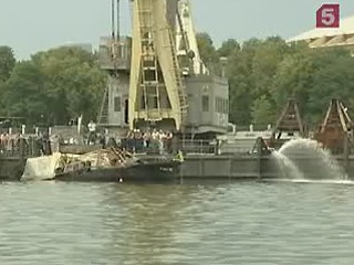 Видеоновость: Подтвердилась гибель 9 пассажиров судна, которое затонуло сегодня на Москве-реке