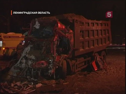 Видеоновость: Водитель КАМАЗа на полном ходу влетел в магазин