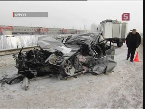 Видеоновость: Под Сургутом "Мерседес" на полном ходу врезался в рейсовый автобус
