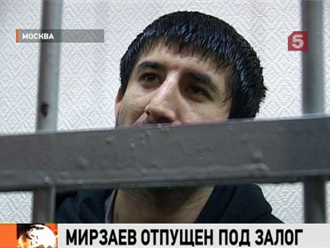 Видеоновость: Суд освободил Расула Мирзаева под залог в 100 тысяч рублей