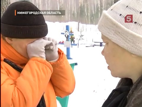 Видеоновость: Мужчина рубил дерево…. В результате дуб на смерть раздавил местную жительницу