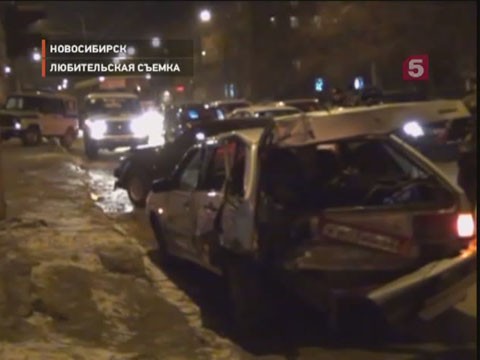 Видеоновость: Водитель сел за руль пьяным, не справился с управлением и врезался в припаркованные на обочине " Жигули"