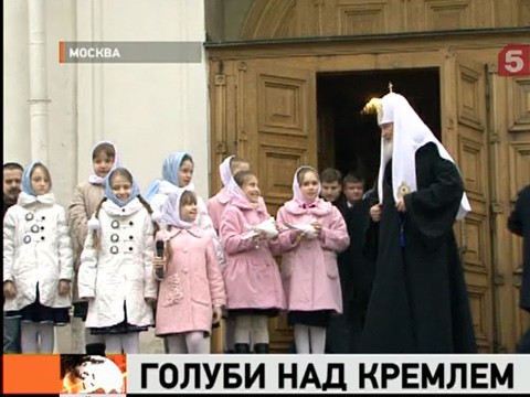 Видеоновость: Православные празднуют Благовещение… У кремлёвского собора в небо выпустили добрых вестников – белых голубей