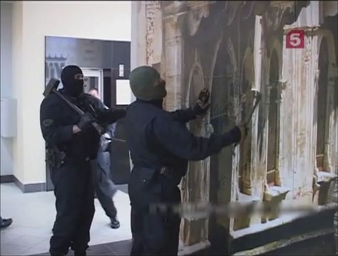 Видеоновость: Екатеринбургское подпольное казино, прямо как в сказке про Буратино, скрывалось за нарисованной стеной