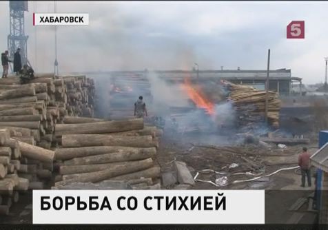 Возгорание сухой травы привело к пожару на предприятии в Хабаровске Возгорание сухой травы привело к пожару на предприятии в Хабаровске