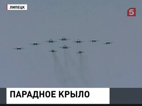 Лётчики липецкого авиацентра репетируют Парад Победы Лётчики липецкого авиацентра репетируют Парад Победы