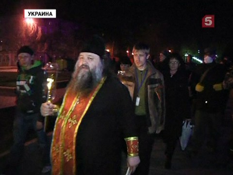 На Украине православные отмечают Пасху прямо на баррикадах На Украине православные отмечают Пасху прямо на баррикадах