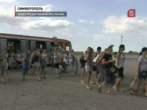 Два спецборта МЧС с украинскими беженцами вылетели из Симферополя