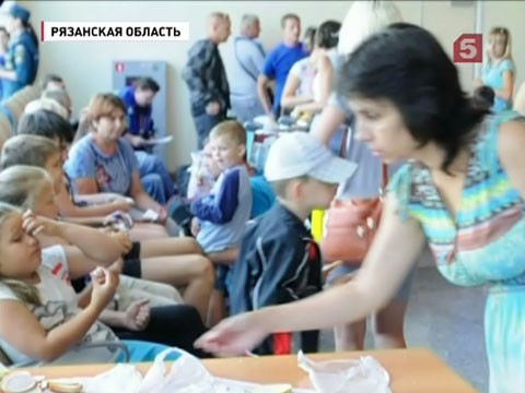 Украинских беженцев доставили в аэропорт Домодедово