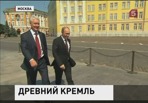 Владимир Путин предлагает построить в Кремле два монастыря и церковь Владимир Путин предлагает построить в Кремле два монастыря и церковь
