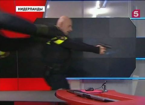 В Нидерландах вооруженный мужчина ворвался на местный телеканал В Нидерландах вооруженный мужчина ворвался на местный телеканал