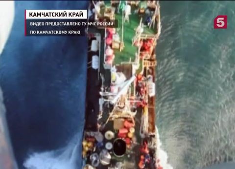 У берегов Камчатки эвакуировали экипаж рыболовного судна "Нарвал" У берегов Камчатки эвакуировали экипаж рыболовного судна "Нарвал"