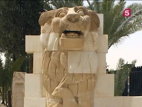 Боевики ИГИЛ уничтожают древние статуи в Пальмире