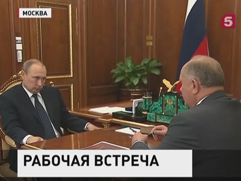 Путин провел первую из серии встреч с лидерами парламентских фракций