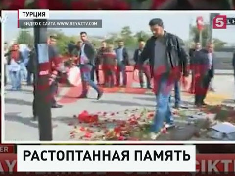 Неизвестный мужчина разгромил мемориал жертвам теракта в Анкаре