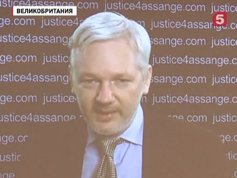 СМИ: цена лучших мест для фото "балкона Ассанжа" достигала 500 фунтов