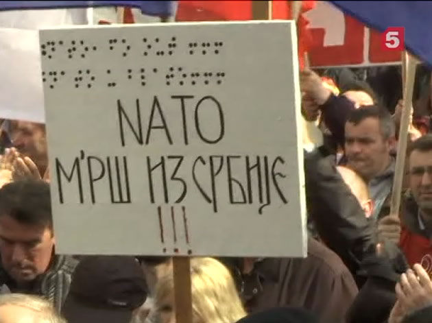 В Сербии продолжаются акции протеста против сближения с НАТО
