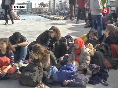 Около 800 беженцев пытаются выбраться с греческого острова Хиос