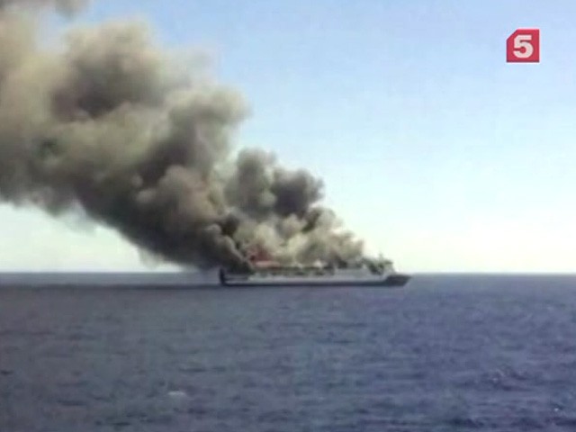 У берегов Японии горит рыболовецкое судно, на борту 52 человека