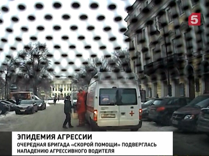 В Петербурге водитель иномарки набросился с ножом на врачей скорой помощи