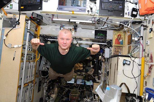 Летчик-космонавт Олег Новицкий с борта МКС фотографирует родные места