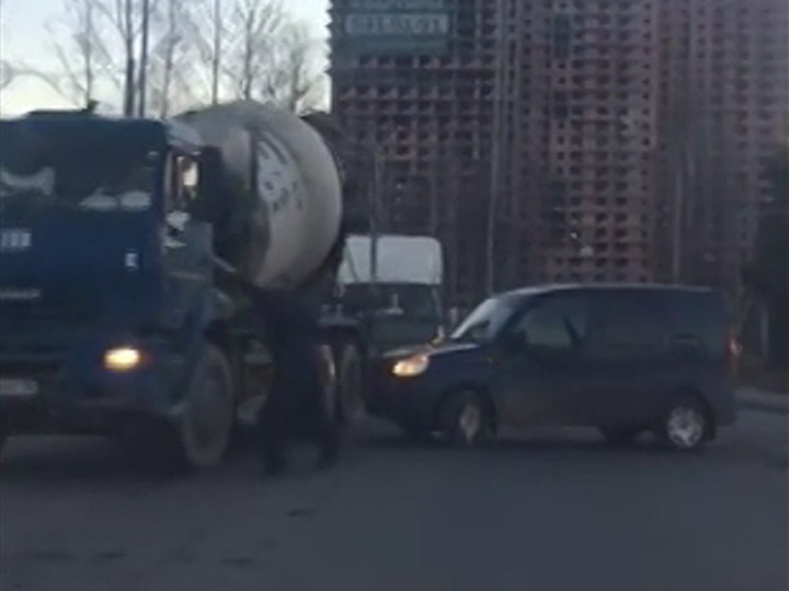 В Петербурге дорожный конфликт закончился разборками на кирпичах