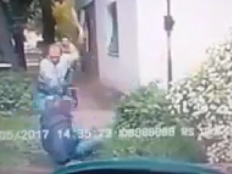 Опубликовано видео завязки конфликта между пьяным охранником Яроша и таксистом, который отказался отвечать на «Слава Украине»