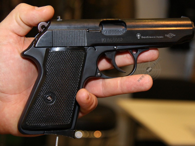 Выстрел в глаз из пистолета получил ученик одной из школ в Карелии