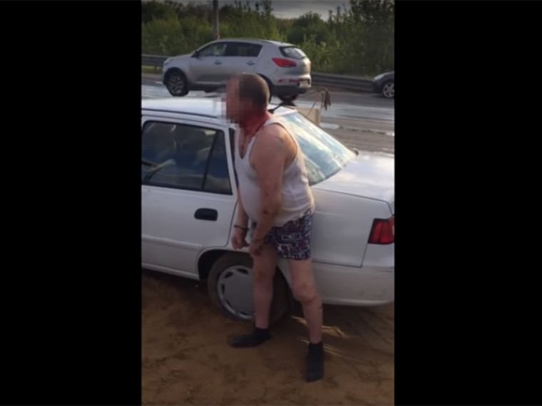 В интернете появилось видео окровавленного водителя, который сбил дорожного рабочего в Воронеже