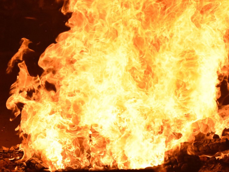 Огнеопасная попутчица: в Рязани пьяная женщина попыталась сжечь водителя