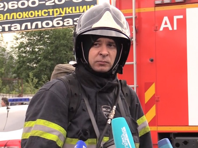 «Угрозы здоровью нет»: в МЧС рассказали о последствиях большого пожара в Петербурге