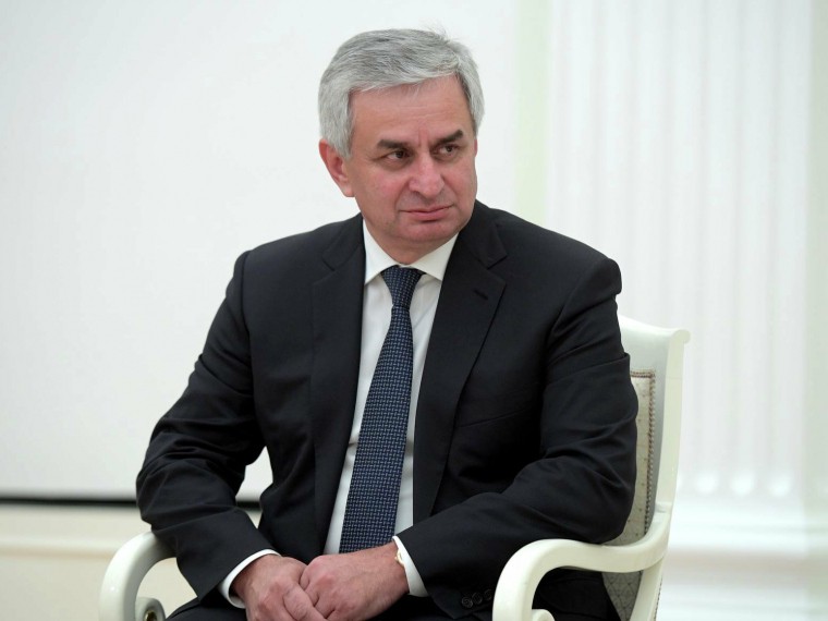 Президент Абхазии отменил поездку в Адыгею из-за убийства российского туриста