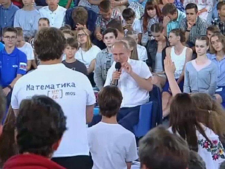 Владимир Путин честно ответил на вопросы одаренных детей из «Сириуса»