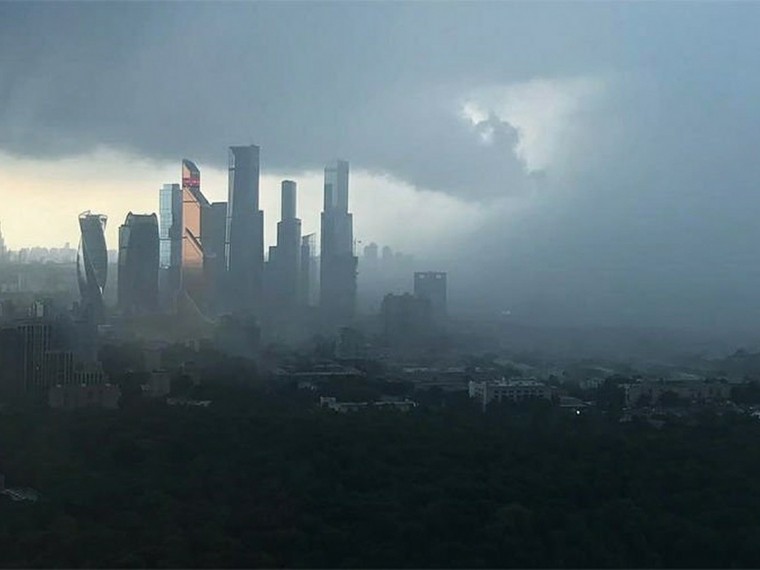 На Москву надвигается туман