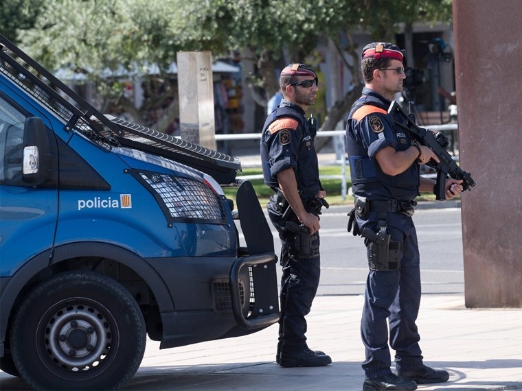 Полиция Каталонии предупреждает о новых взрывах в Альканаре