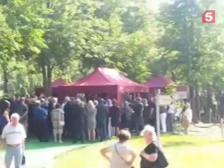 На похоронах Веры Глаголевой присутствовали только самые близкие люди