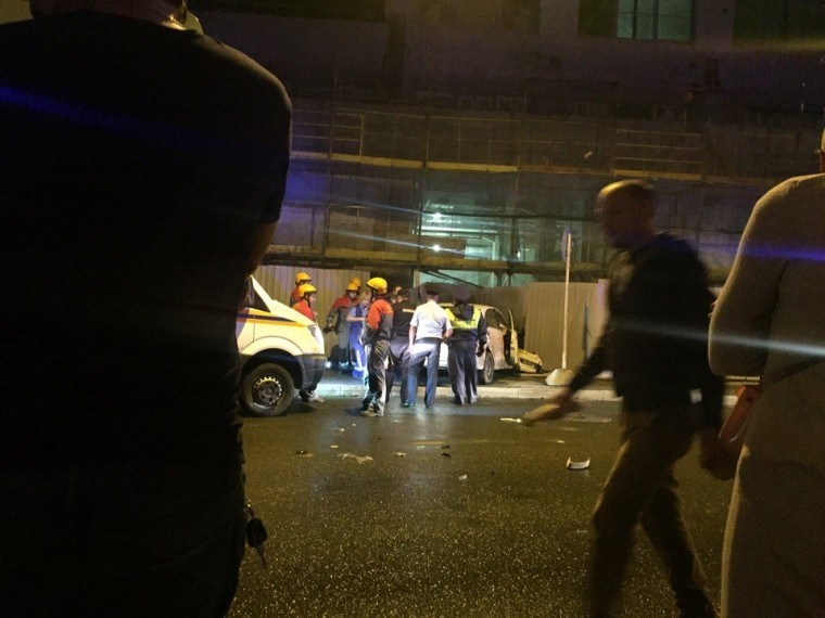 Фото с места ДТП в Петербурге, где водитель, уходя от полиции, въехал в людей