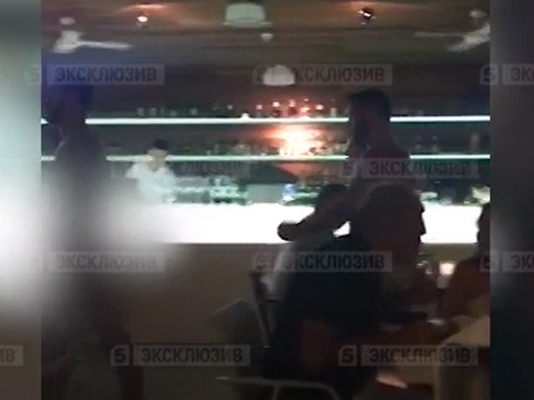 Денис Майданов снял на видео, как голые итальянцы едва не разгромили дорогой ресторан в Черногории