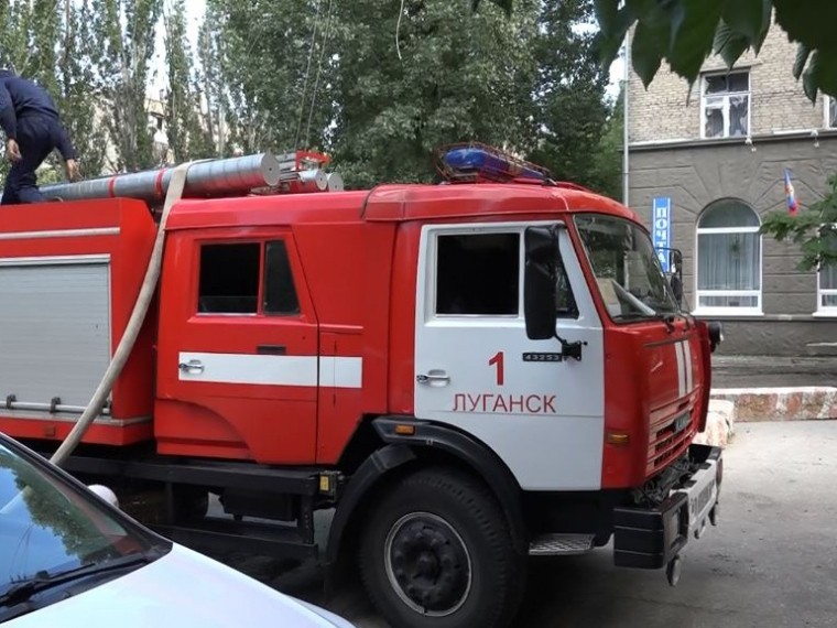 В ЛНР пожарная машина подорвалась на взрывном устройстве