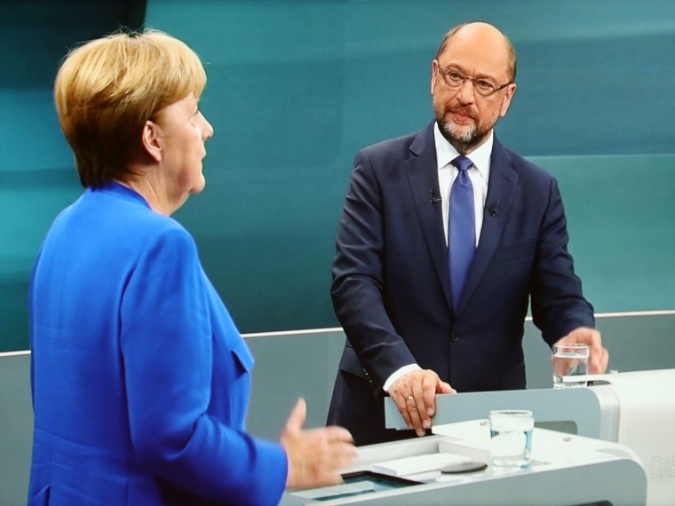 Меркель и Шульц уверены, что Шредеру не место в «Роснефти»