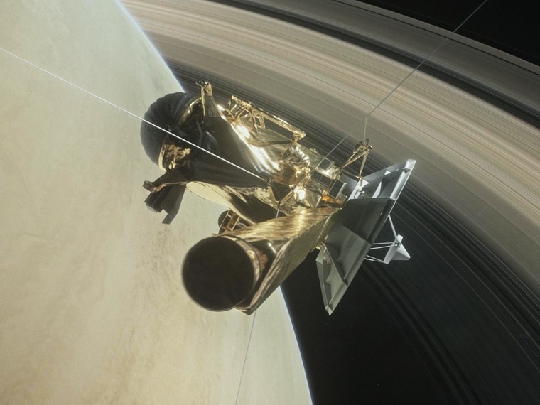  NASA    Cassini