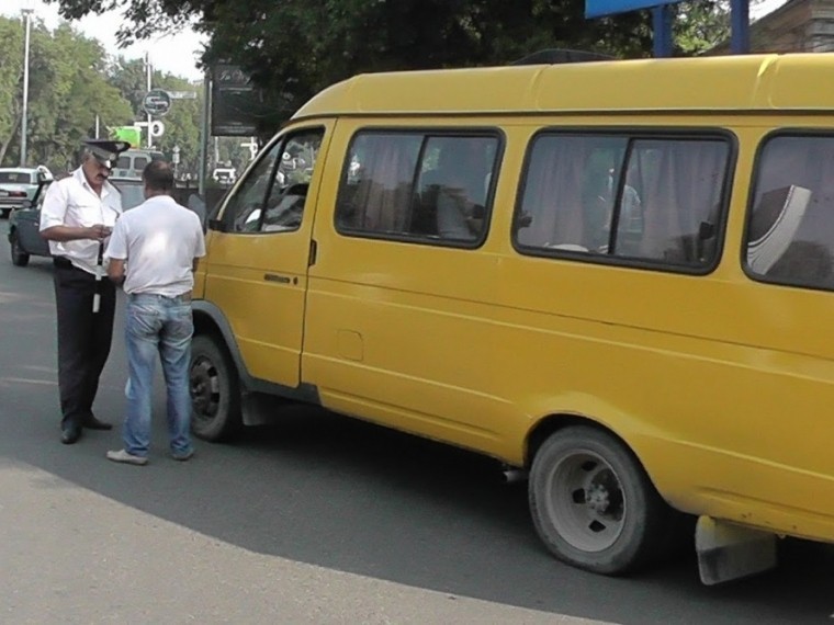 Водитель маршрутки в Ставрополе смотрит порно-ролики за рулем