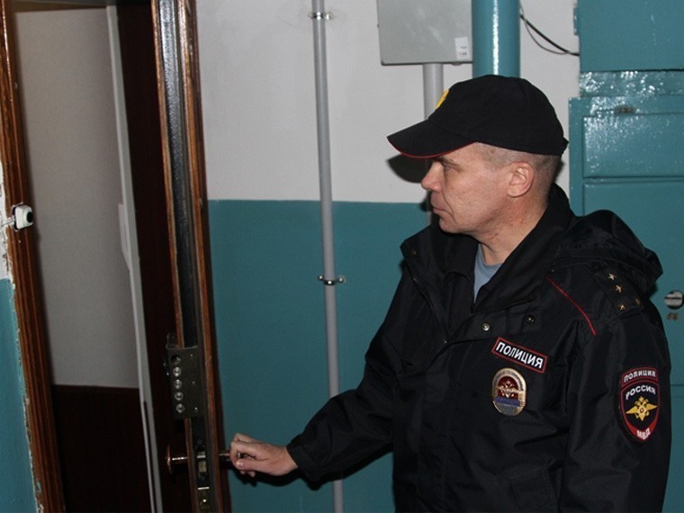 На западе Москвы из-за анонимного звонка эвакуировали 230 жителей дома