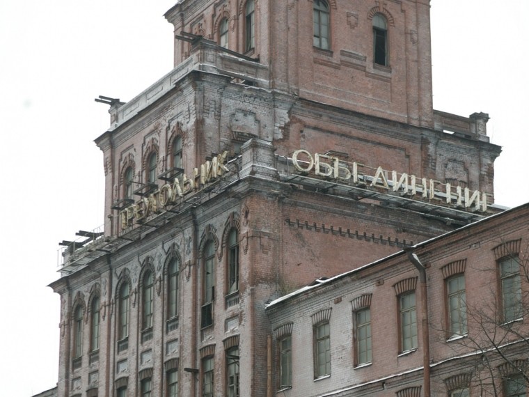 Школьница сорвалась с заброшенного здания на «Красном треугольнике» в Петербурге