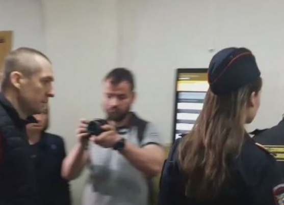 Гражданскую жену полковника Захарченко освободили из-под стражи