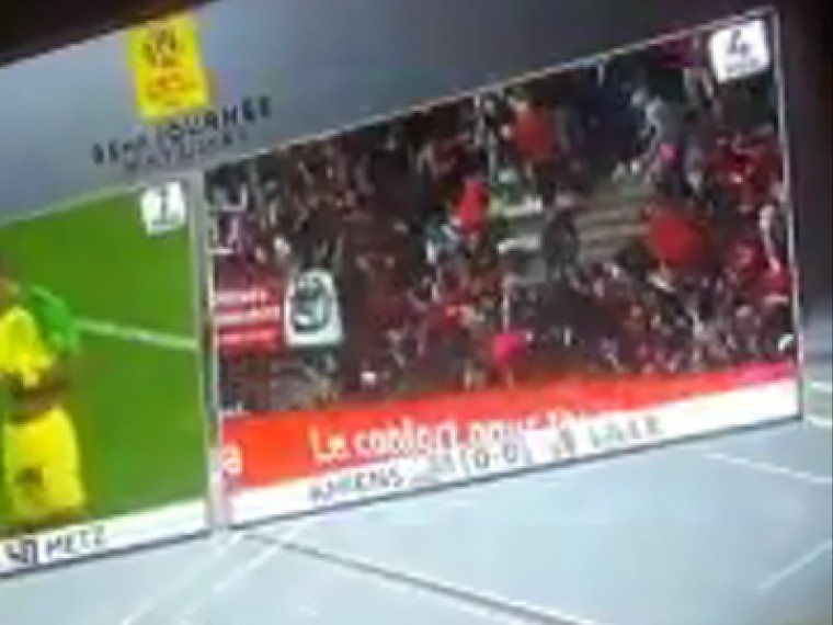 Во Франции обрушилась часть стадиона — появилось первое видео