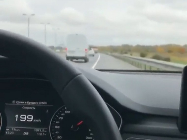 200 по обочине: водитель снял на видео свои нарушения на кольцевой дороге в Петербурге