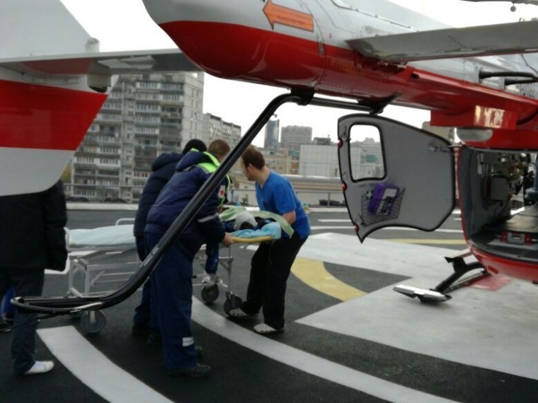 Медики на вертолете доставили в больницу 6-летнего мальчика, сбитого в Подмосковье