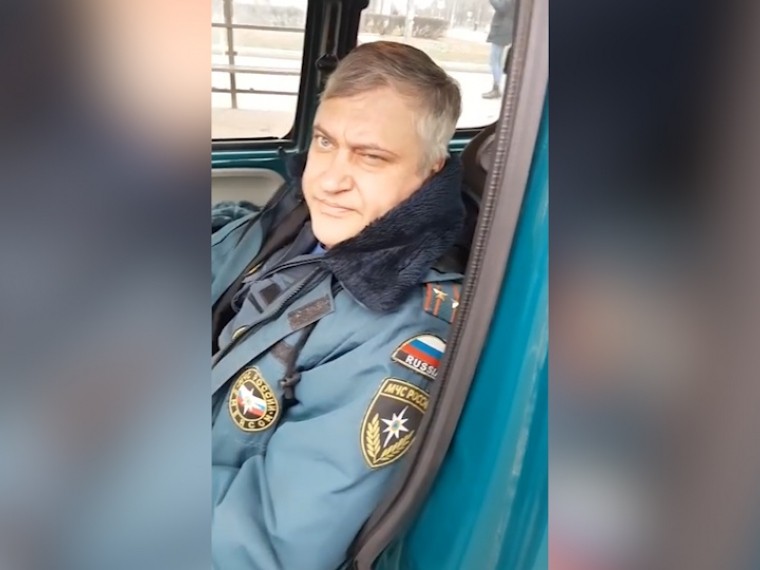 Задержание мертвецки пьяного подполковника МЧС в Москве сняли на видео